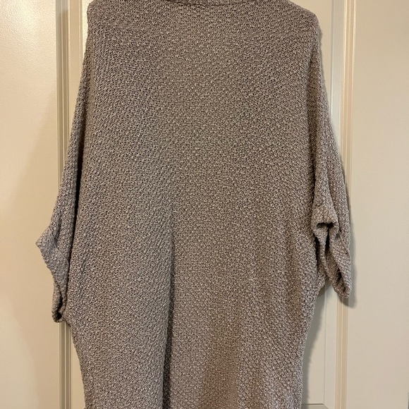Aritzia Cape - Picture 2 of 2